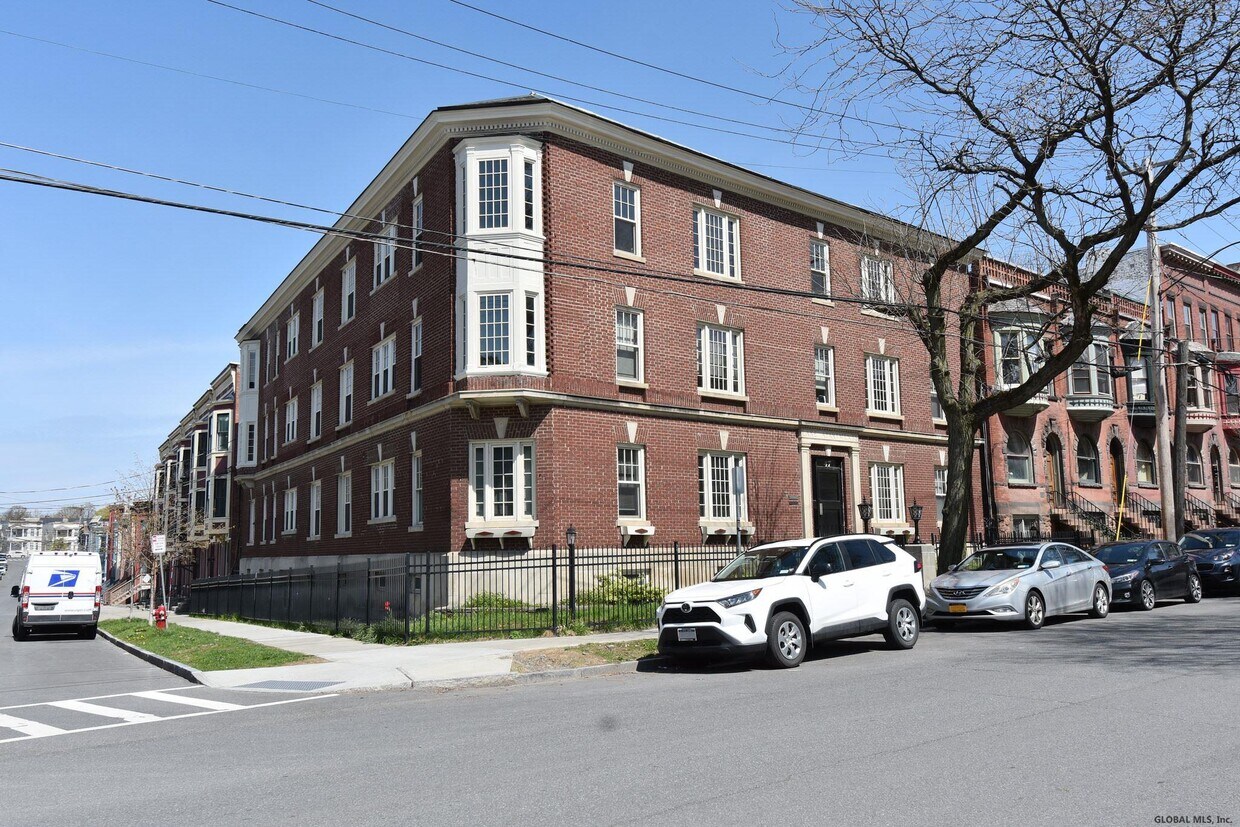 47 S Lake Ave Unit 4, Albany, NY 12203 Apartment for Rent in Albany