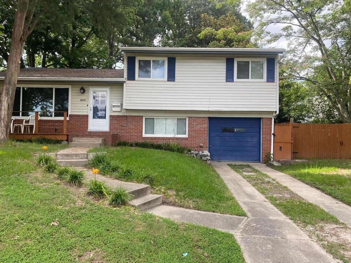 Primary Photo - Move In Ready! "ASK ABOUT OUR ZERO-DEPOSIT...
