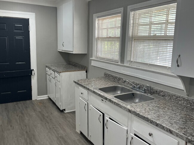 Building Photo - 4242 Flora Ave