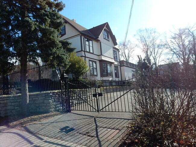 Foto del edificio - 79 E Hollister St