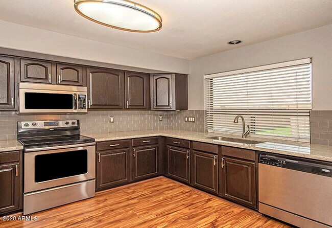 Foto del edificio - 28032 N 25th Ln
