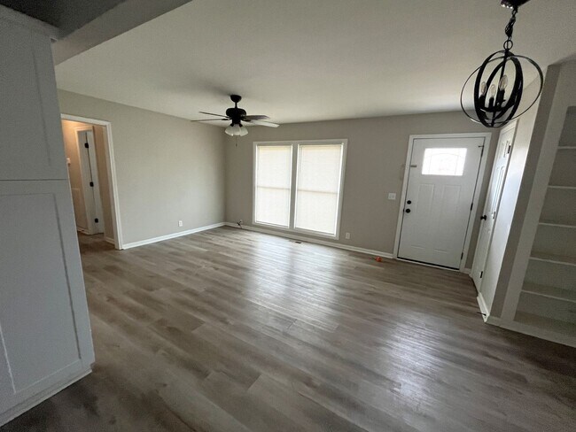 Building Photo - Great 2 Bed 1 Bath Home in South Nashville with Bonus 3rd Room or Office!