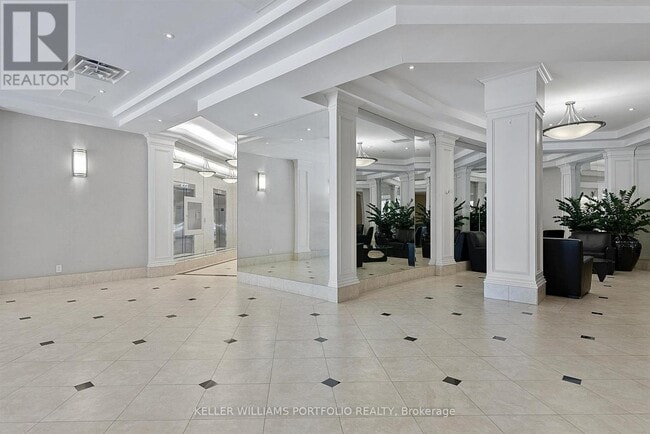 Building Photo - 801 King St W