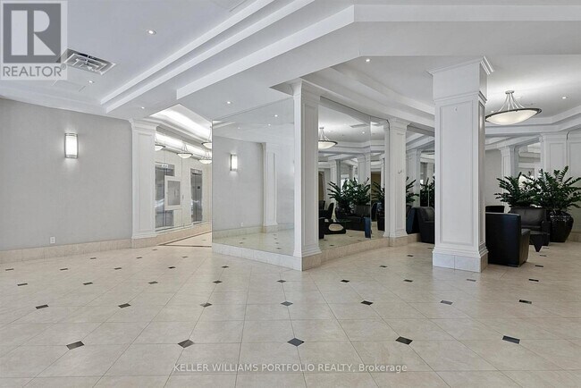Photo du bâtiment - 801 King St W