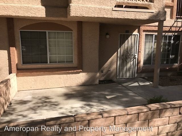 Primary Photo - 1632 N Torrey Pines Dr