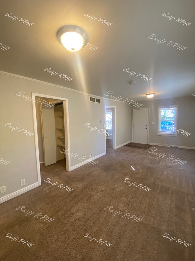 Building Photo - 1115 E 84th St
