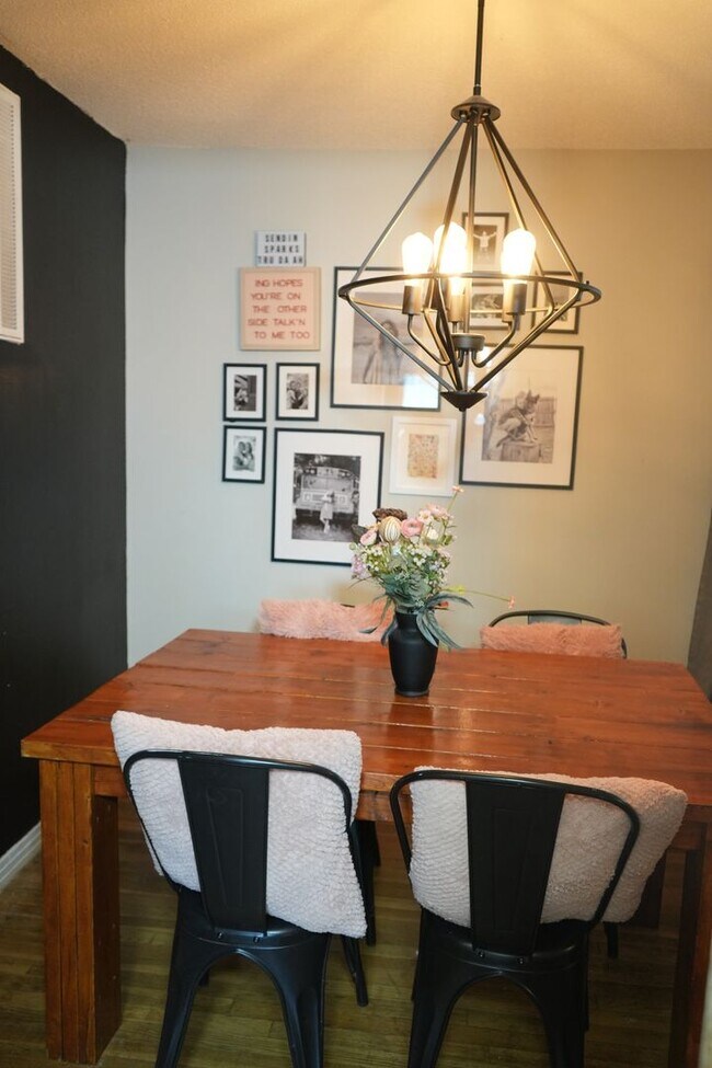 Foto del edificio - 3813 33rd - 3 Bedroom!