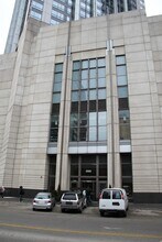 Building Photo - 512 N McClurg Ct