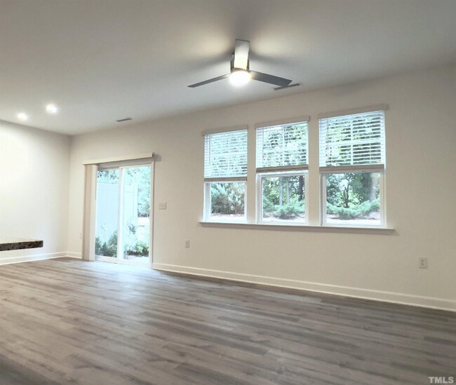 Foto del edificio - 135 Orvis Dr