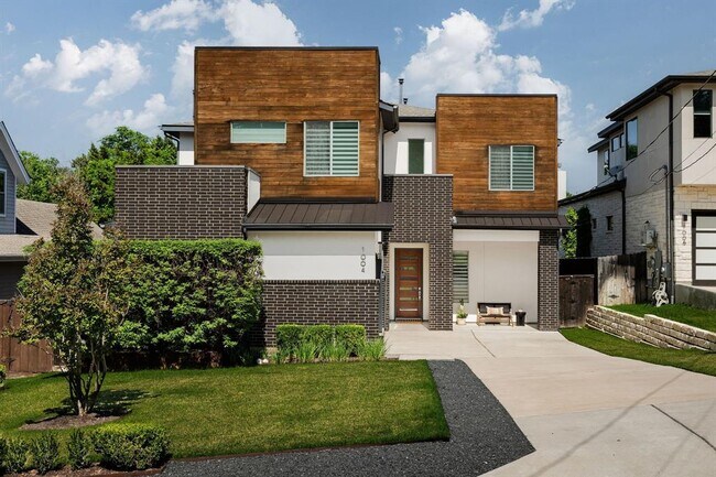 Building Photo - 1004 Meriden Ln