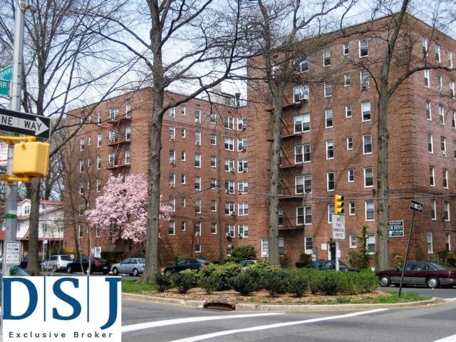 Primary Photo - 86-75 Midland Pkwy