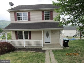 Building Photo - 540 Thompson St