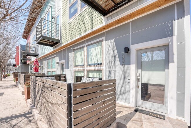 Foto del edificio - 330 W 5th St