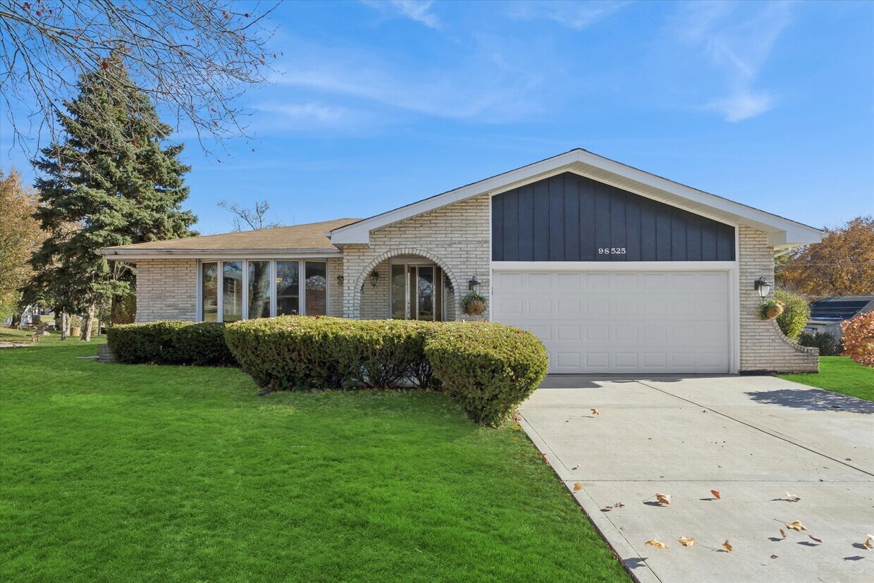 Primary Photo - 9S525 Allison Ct