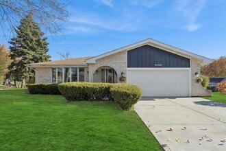 Building Photo - 9S525 Allison Ct