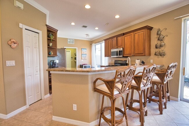 Building Photo - Seasonal Short-Term 2 Bed 2 Bath Single Family Home located in Venetian Golf and River Club!