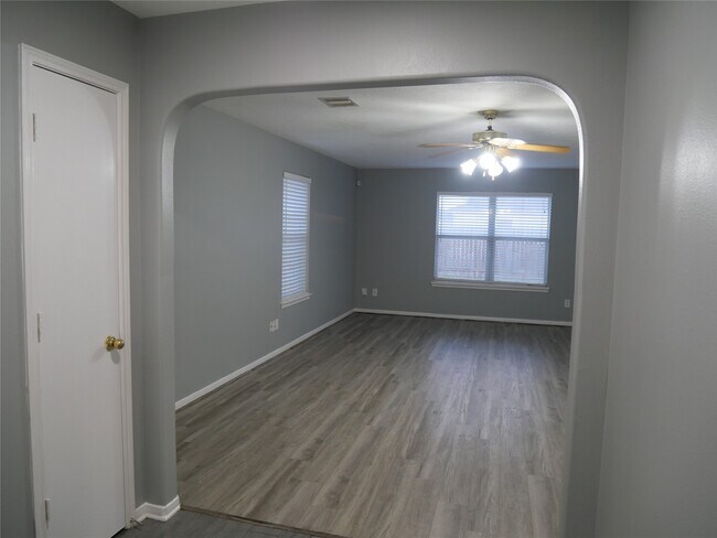 Building Photo - 11931 Panay Village Cir