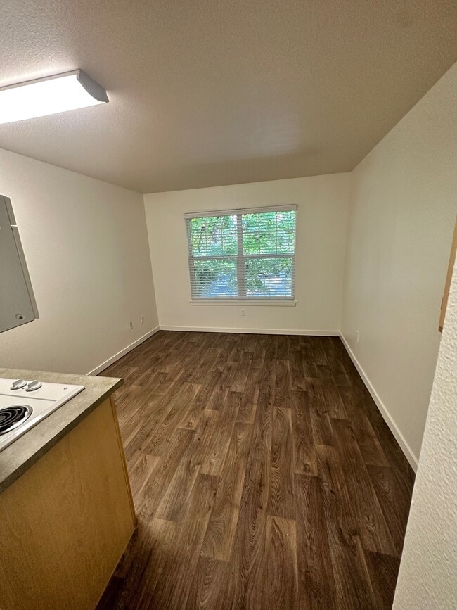 Living Area - Commons at Sylvan Highlands Apartments