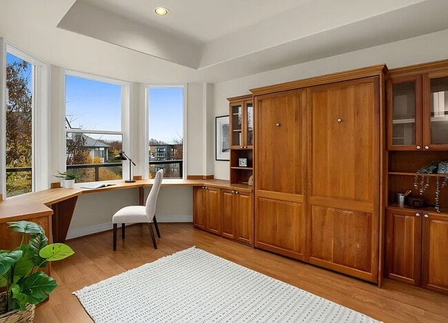Building Photo - Luxury 4BR Waterfront Townhome w/ River & ...