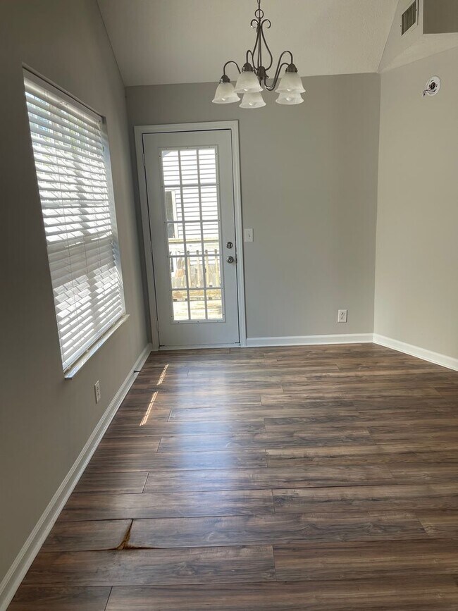 Foto del edificio - 3 Bed 2 Bath Home North Nashville