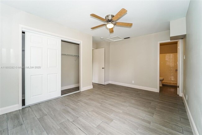 Foto del edificio - 6700 Douglas St