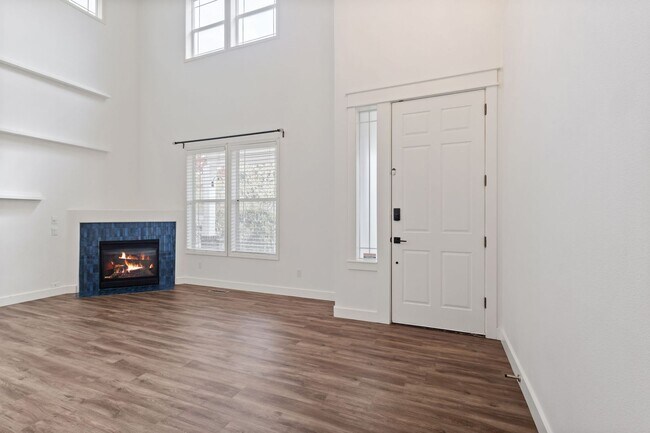 Building Photo - 14081 SW Viewpoint Ct