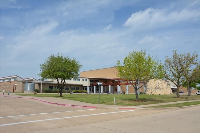 Foto del edificio - 2502 Cattleman Dr