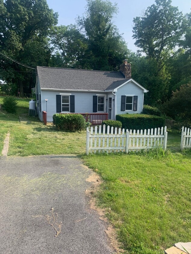 1128 Summit Ave, Front Royal, VA 22630 House Rental in Front Royal