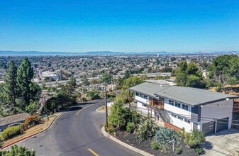 Building Photo - 3051 Malcolm Ave