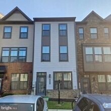 Building Photo - 553 Levanna Ln
