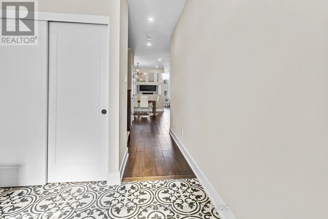 Building Photo - 332 Haliburton Hts