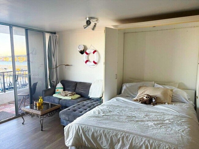 Foto del edificio - 555 NE 15th St