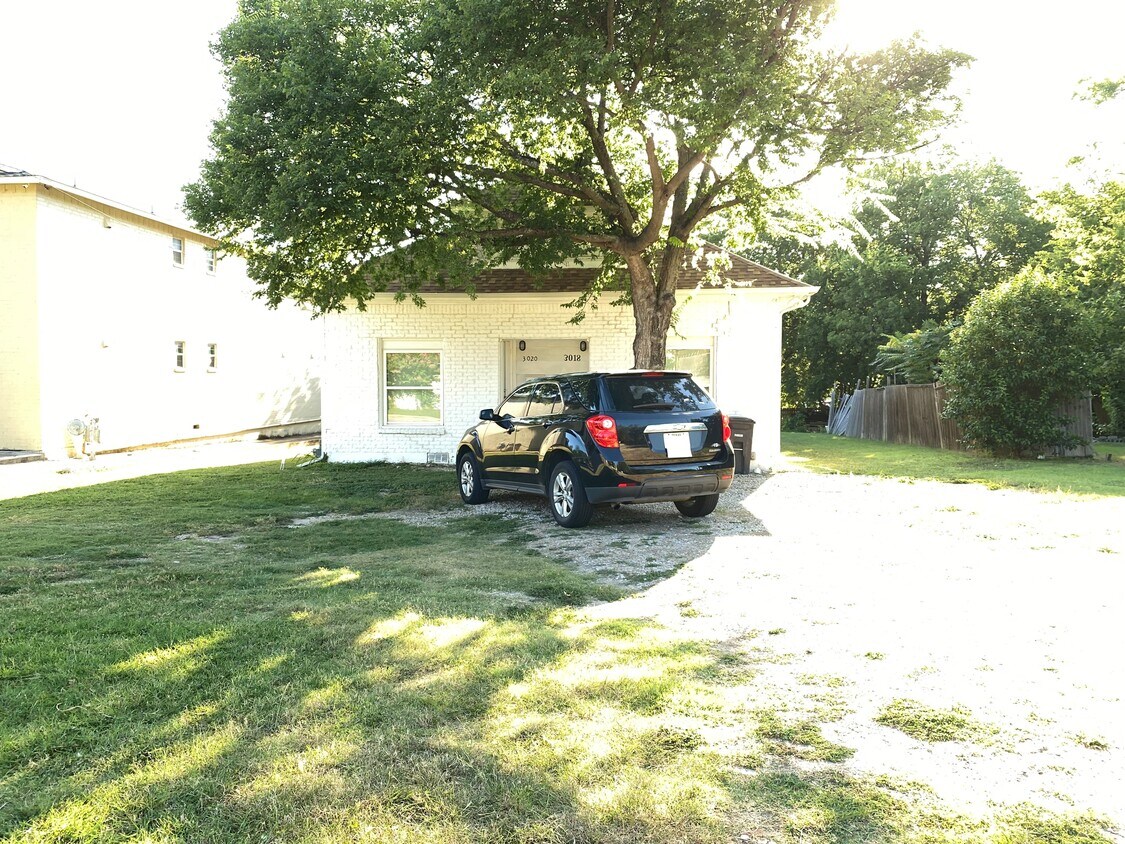 Front - 3020 Sappington Pl