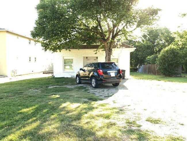 Building Photo - 3020 Sappington Pl