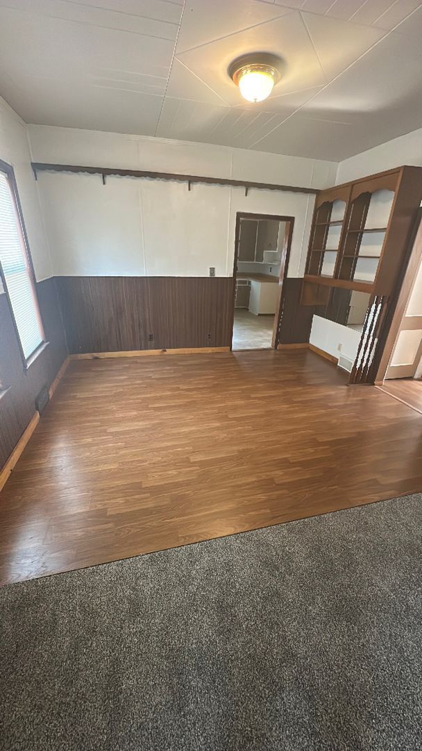 Building Photo - 3 Bedrooms, 1 Bathroom & w/upper loft Single Family with Garage - Staples