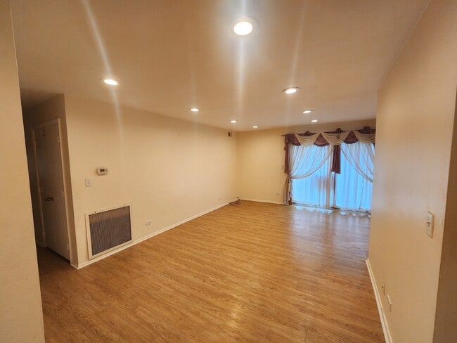 Building Photo - 1102 Hinswood Dr