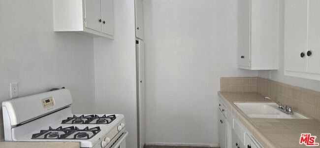 Foto del edificio - 2630 S La Salle Ave