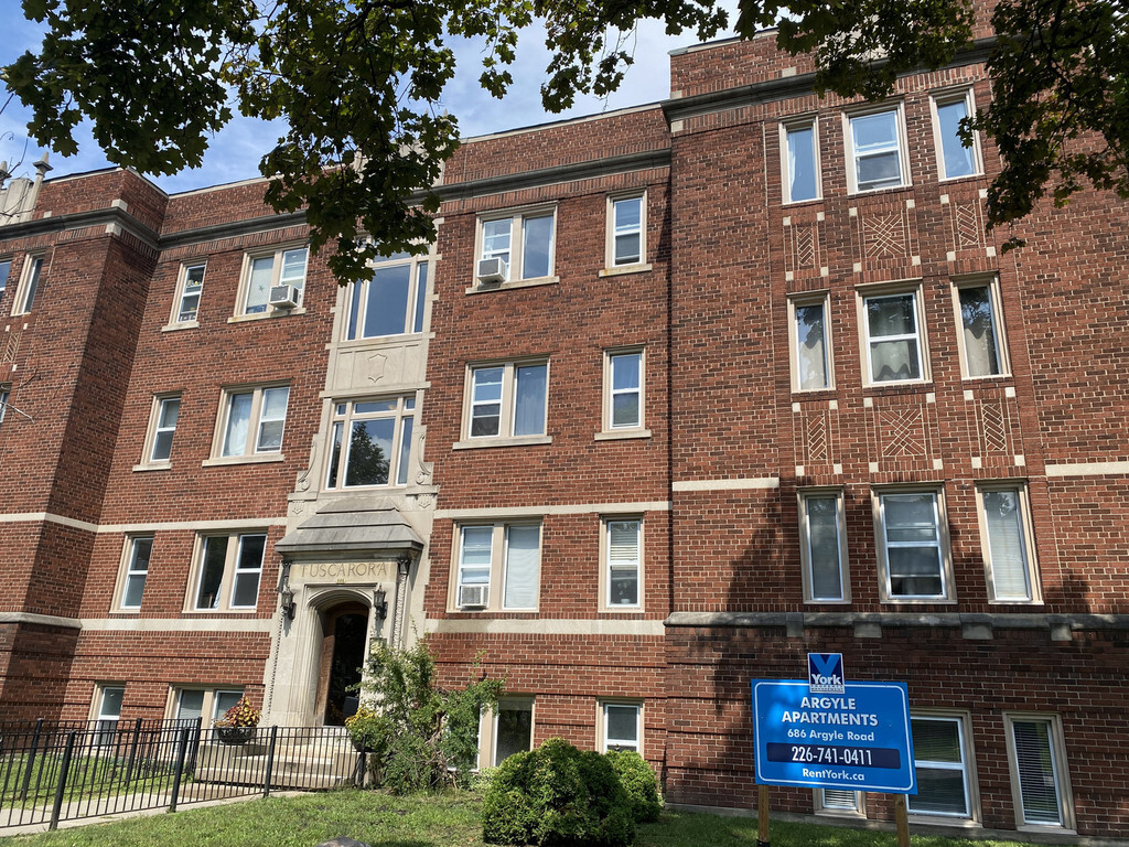 Primary Photo - Argyle Place Apartments