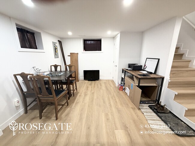 Photo du bâtiment - 2-Bedroom Basement Apartment with In-Unit Laundry – Water & Gas Included – Kitchener