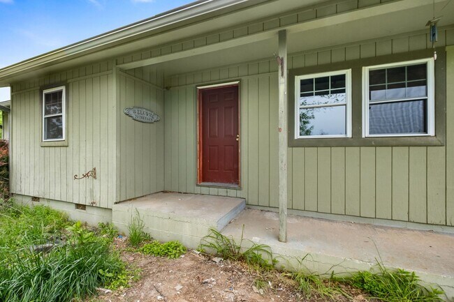 Building Photo - 16 acre farm property recently renovated!
