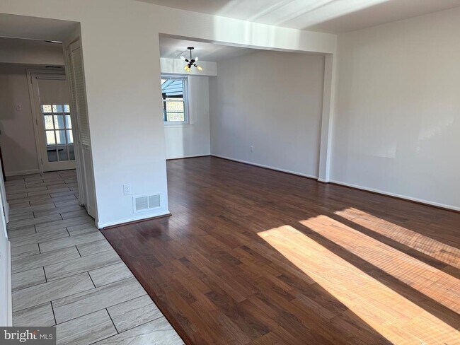 Building Photo - 6220 Madison Ct