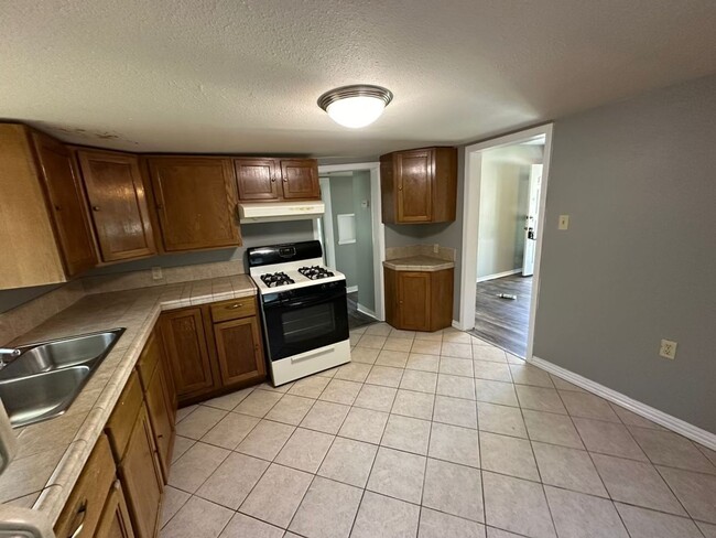 Building Photo - 506 SW 16th Street Lawton, OK 73501