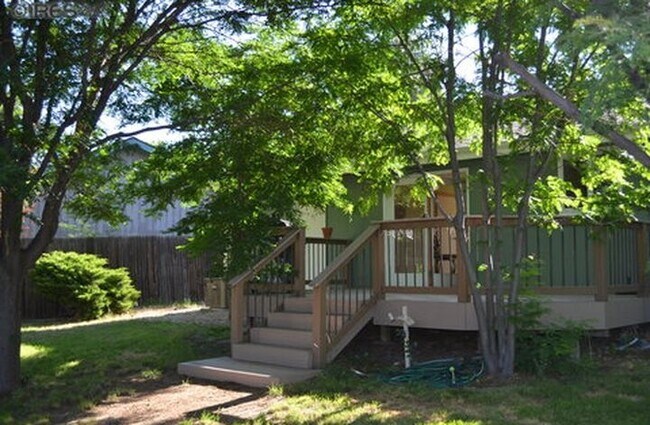 Building Photo - 906 Foothills Ct