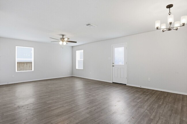 Building Photo - Contemporary in Cleburne!