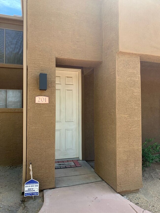 Building Photo - Beautiful 2 bedroom condo in Tempe