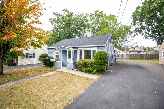Building Photo - Remodeled Ranch Available