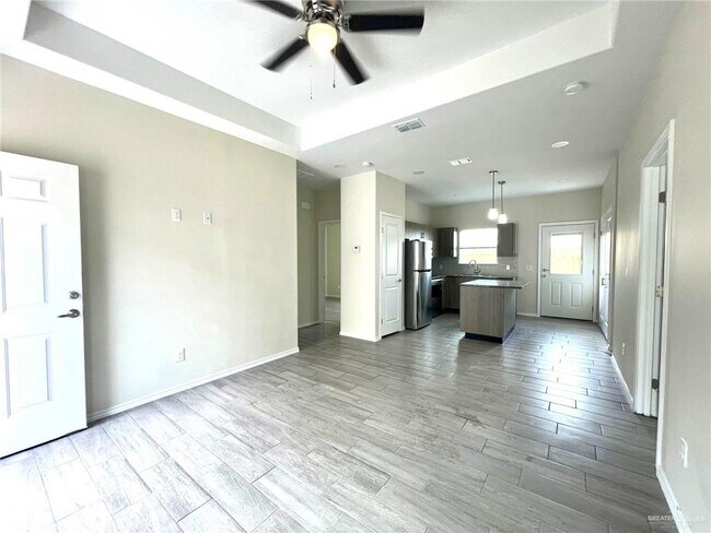 Foto del edificio - 5007 N Hiawatha Dr