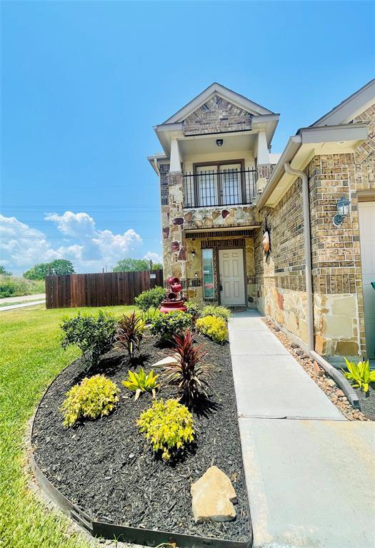 Foto principal - 3403 Falling Brook Dr