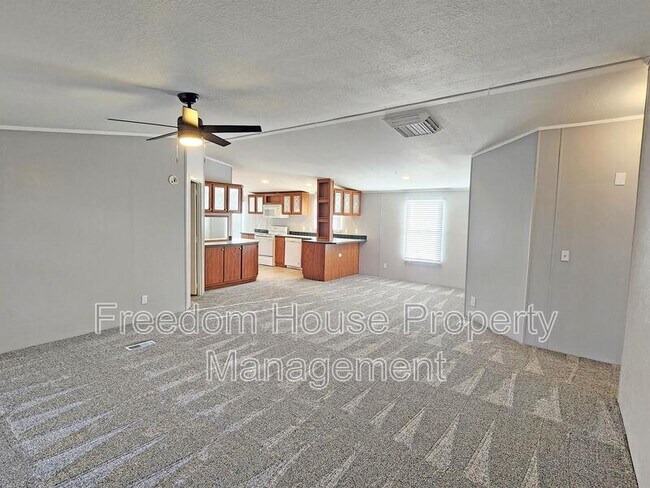 Foto del edificio - 320 W Comstock Cir S