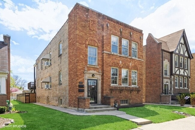 Building Photo - 10303 Canterbury St